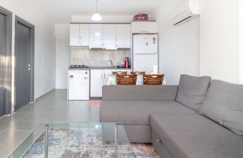 Milas Apartment | Vacation Flat w Pool and Garden in Milas