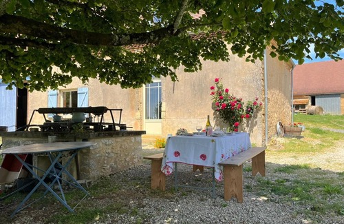 Sainte-Foy-de-Longas House | Vacation Home 'Belle Ferme Périgourdine' with Private Garden