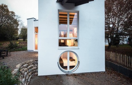 Rot am See House | Vacation home - Bauhaus style, fenced garden, fireplace