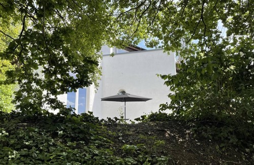 Rot am See House | Vacation home - Bauhaus style, fenced garden, fireplace