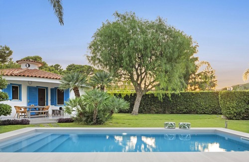 Gallina House | VACATION HOME 300 MT. BY THE SEA OF FINE GOLDEN SAND WITH PRIVATE POOL