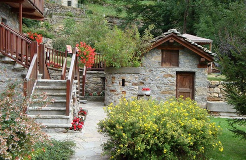 Planaz House | Vacation Home "Casa Girod - Il Rustico" with Mountain View, Private Terrace & Wi-Fi
