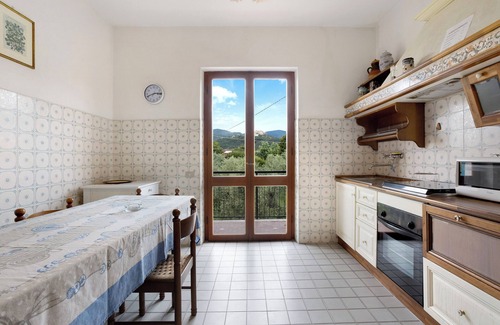 Luni House | Vacation Home "Casa Degli Zii Appartamento Guido" with Shared Terrace, Balcony & Wi-Fi