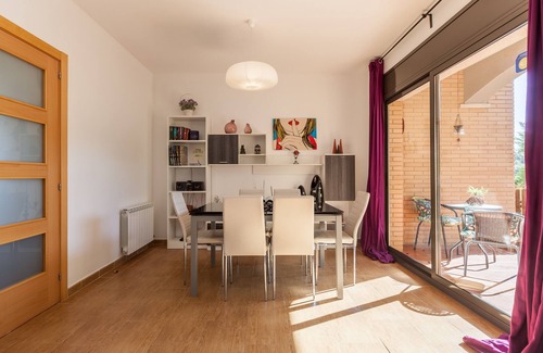 Canyelles House | Vacation Home "Casa Lourdes" with Private Pool, Garden & Wi-Fi