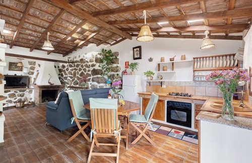 Cueva del Viento House | Vacation Home 'Rosalía' with Sea View, Terrace & Wi-Fi
