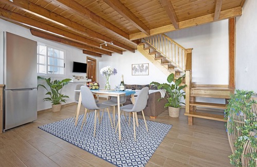 Santa Barbara House | Vacation Home 'Casa Evarista' with Sea View, Private Terrace and Wi-Fi