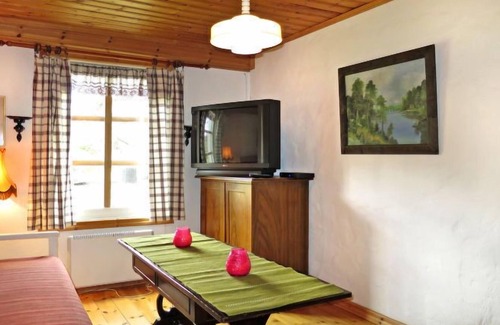Tidaholm House | Vacation home Fröjered Gårdshuset (VGT107) in Tidaholm - 4 persons, 1 bedrooms