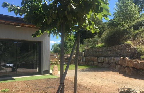 Sebrazac House | Vacation Home "Gîte Du Travers" with Private Terrace, A/C & Wi-Fi