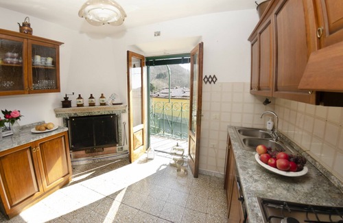 Montefegatesi House | Vacation Home in Montefegatesi with 3 bedrooms sleeps 7