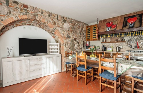 Monsummano Terme Villa | Vacation Home "Bella Toscana Relax" with Mountain View, Shared Pool & Wi-Fi