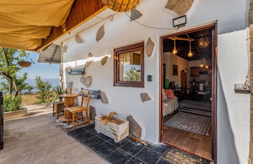 Granadilla de Abona House | Vacation Home 'Land Of Dreams' with Sea View, Shared Pool and Wi-Fi