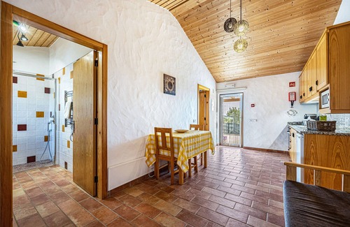 Camarate House | Vacation Home Monte do Tanoeiro - Casa Nova with Wi-Fi & Garden