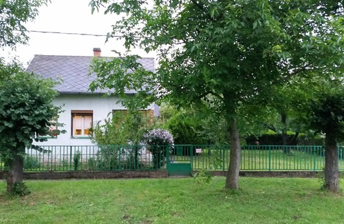 Mesteri House | Vacation home near thermal baths, fenced garden, ideal for dog owners, 38 €/Tag