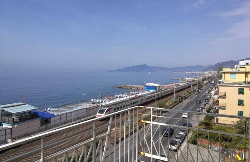 Cavi Apartment | Vacation home overlooking the sea