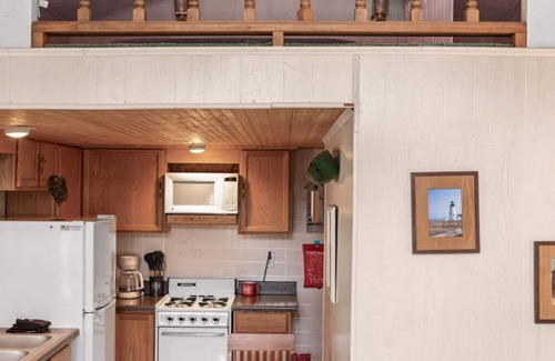 Russell Cabin | Vacation Home Rental PM C-06