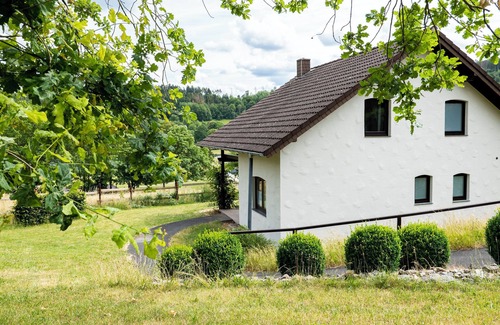 Rurberg House | Vacation home Rursee - for 4 people with lake view, balcony and terrace