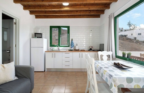 Tinajo House | Vacation Home 'San Roque' with Mountain View, Private Terrace and Wi-Fi
