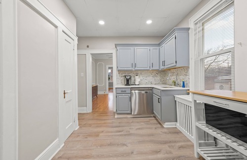 Linden House | Vacation Home Sleeps 10 w/Game Lounge · 5 mins walk to NYC/EWR Train