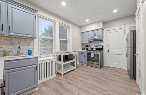 Linden House | Vacation Home Sleeps 10 w/Game Lounge · 5 mins walk to NYC/EWR Train