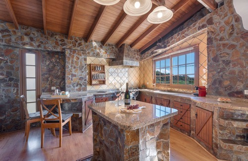 Taucho House | Vacation Home 'Tenades' with Sea View, Wi-Fi and Air Conditioning
