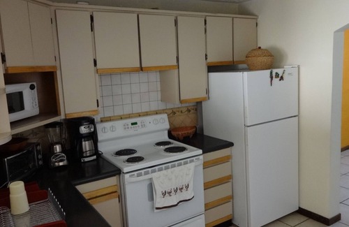 San Salvador House | Vacation Home: the Space, Privacy, Comfort of Your Own House!