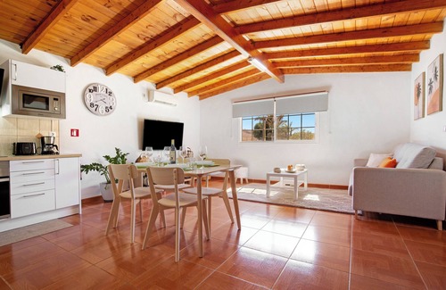 Tuineje House | Vacation Home 'Valentina' with Mountain View, Wi-Fi and Air Conditioning