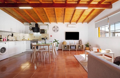 Tuineje House | Vacation Home 'Valentina' with Mountain View, Wi-Fi and Air Conditioning
