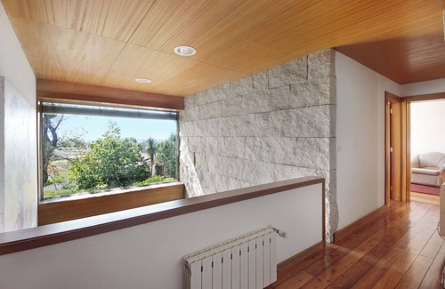 Guilhabreu House | Vacation Home "Villa Do Bosque" with Private Terrace, Private Garden & Wi-Fi