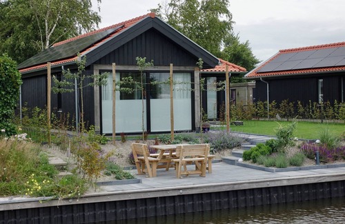 Anjum House | Vacation home with access to the water