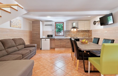 Makovci House | Vacation homes Sunny Twins - 2 houses, 10 persons, 4 bedrooms, pool, barbecue
