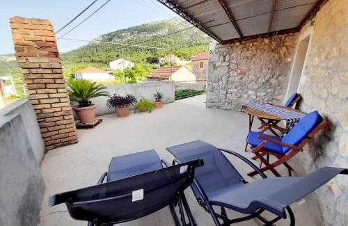 Vrisnik Apartment | Vacation House Calluna