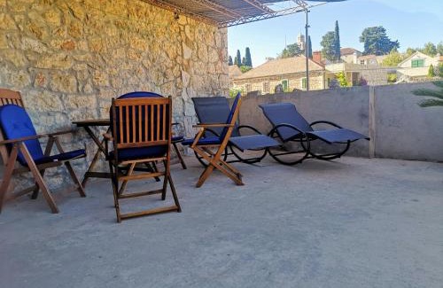 Vrisnik Apartment | Vacation House Calluna