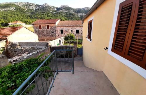 Vrisnik Apartment | Vacation House Calluna