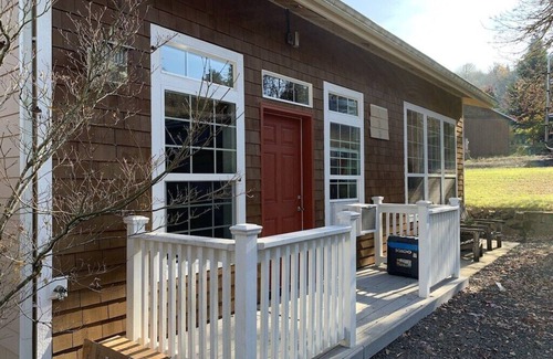 Mayfield House | Vacation House Near Lake, Hiking Trails, Fishing and Much More.