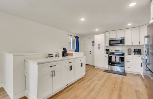 Allendale Area House | Vacation Launch Pad - Great for Groups!