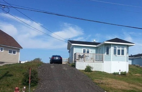 Twillingate House | Vacation Rental Home Over Looking The Ocean. 2bedroom Bungalow .
