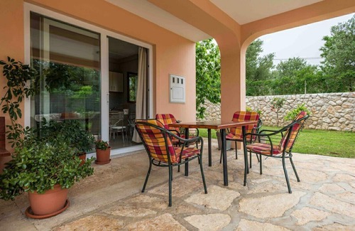 Drage Apartment | Vacation right by the sea in the quiet village of Drage
