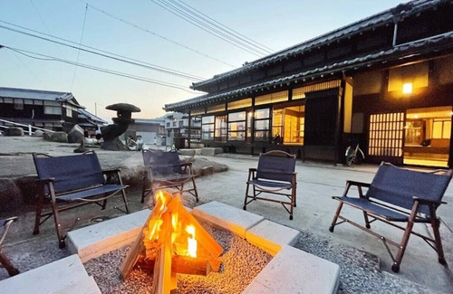 Kure House | Vacation Villa facing ocean view with BBQ Grill Free Parking Space