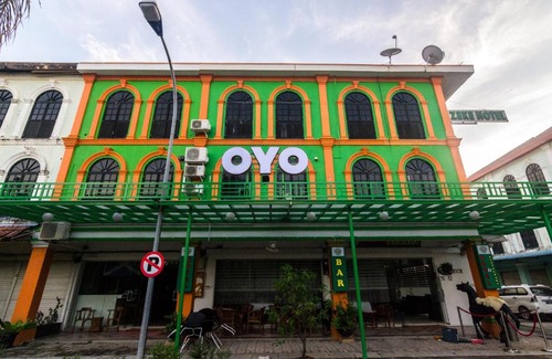 Tanjung Uncang Hotel | Vaccinated Staff - OYO 1771 Zeke Hotel