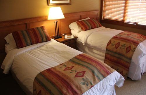Golden Bed & Breakfast | Vagabond Lodge at Kicking Horse