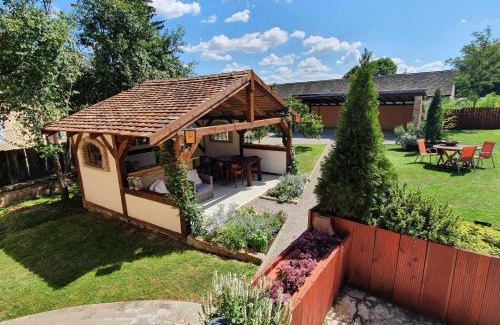Monyorod Villa | Vakantiehuis Casa Mama met prive zwembad