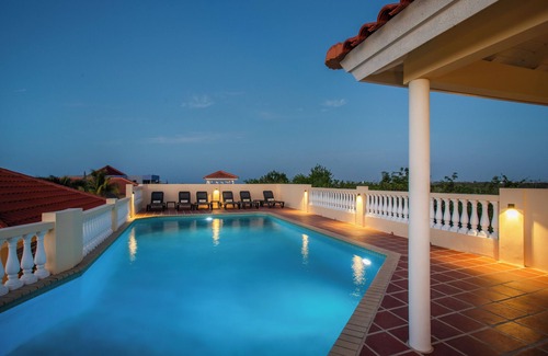 Grote Berg Villa | Vakantiehuis Huren op Curaçao Villa Paulina Luxe Vakantievilla Huren op Curaçao