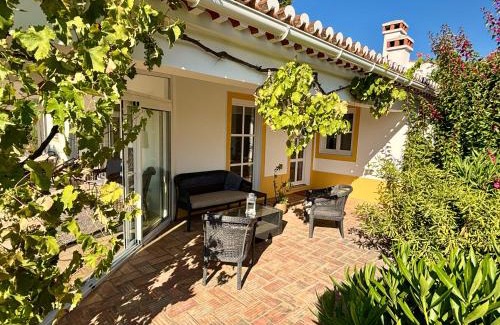 Abris House | Vale do Guizo: Casa Poente on the contryside, close by the sea.