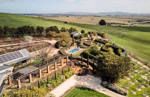 Ullina House | Vale Hill Barn ~ Daylesford Region ~ Iconic landmark property