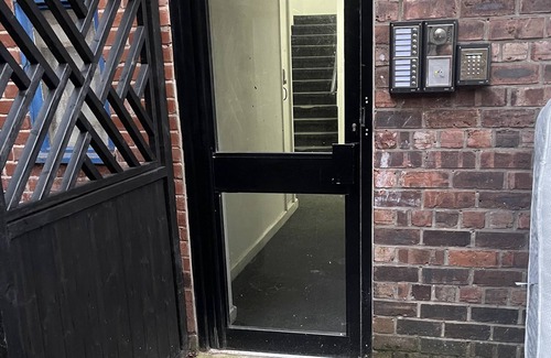 Dewsbury Apartment | Valee living red one bedroom