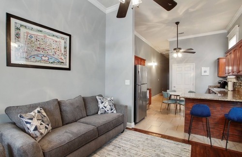 Freret House | Valence St Charmer, Walk to Freret & Tulane