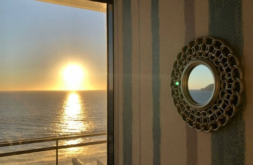 Cerritos Condo | Valeria's Beautiful Condo For 5 By The Sea
