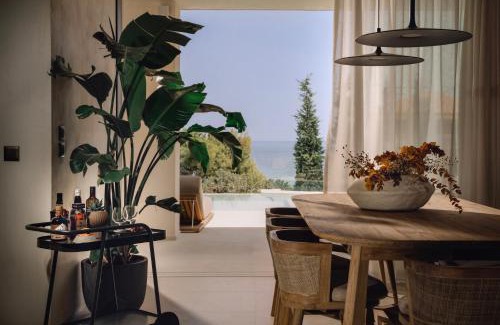 Amoudi Villa | Valerozo Villas - Exclusive Beachside Experience