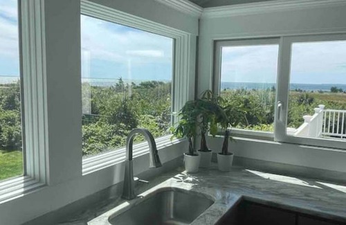 Fairhaven Cottage | “Valhalla” on West Island