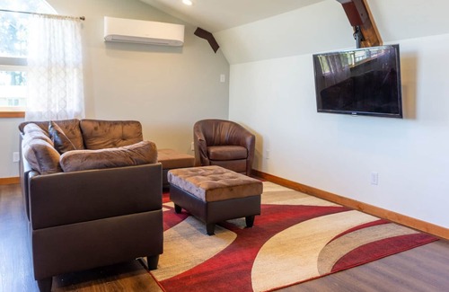 Woodburn House | Valle Verde Barn Loft: Rest and Relax on the Farm